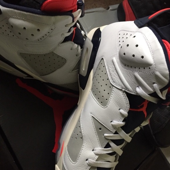 Athletic_Shoes